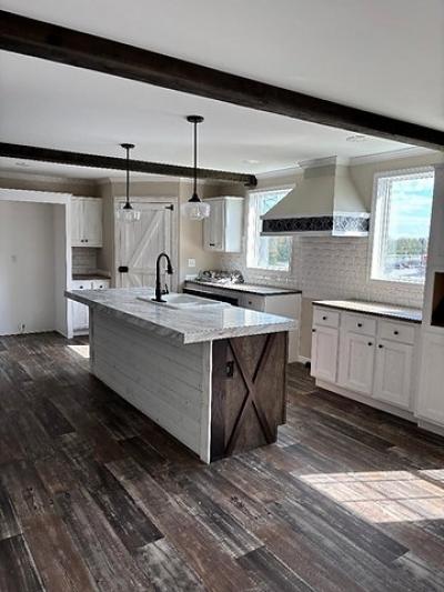 Photo 3 of 16 of home located at 3715 Lexington Rd Richmond, KY 40475