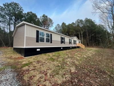 Mobile Home at 3720 County Road 1224 Vinemont, AL 35179