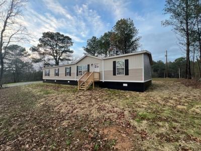 Photo 3 of 19 of home located at 3720 County Road 1224 Vinemont, AL 35179