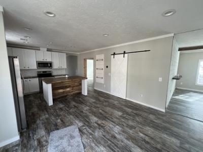 Photo 4 of 17 of home located at 25898 I-30 Frontage Rd Bryant, AR 72022