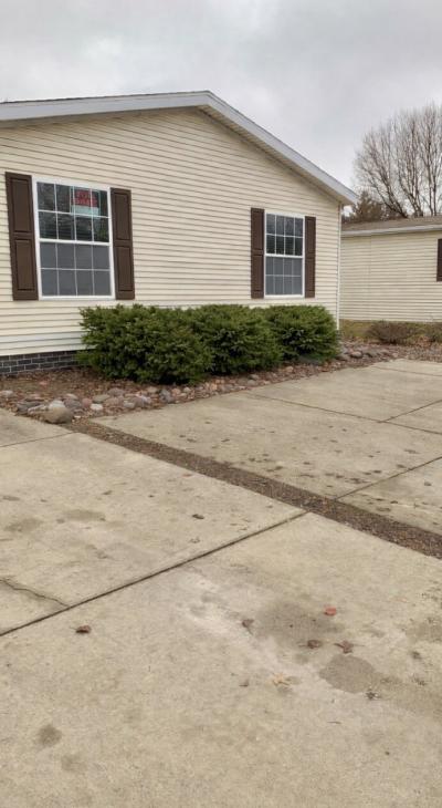 Photo 4 of 36 of home located at 1796 Northview Dr Lapeer, MI 48446