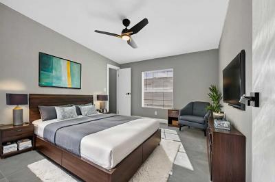 Photo 4 of 14 of home located at 8819 Wellington Drive Tampa, FL 33635