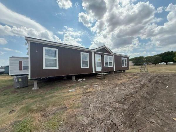 Photo 1 of 2 of home located at Crazy Red's Mobile Homes 8451 Palmer Ln Ponder, TX 76259