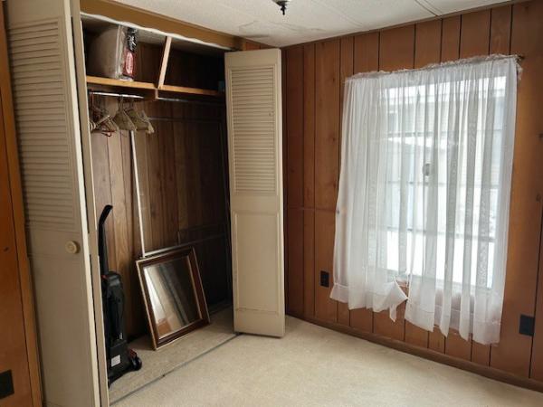 1976 Holly Park MI0027008203 Mobile Home