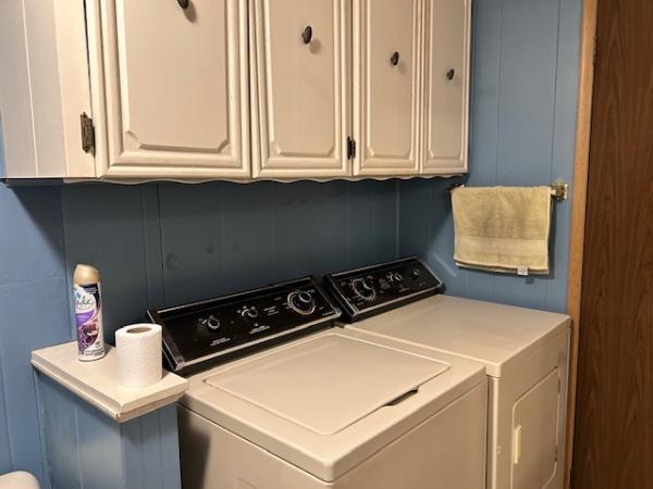 1976 Holly Park MI0027008203 Mobile Home