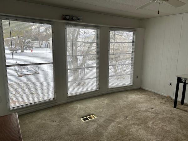 1976 Holly Park MI0027008203 Mobile Home