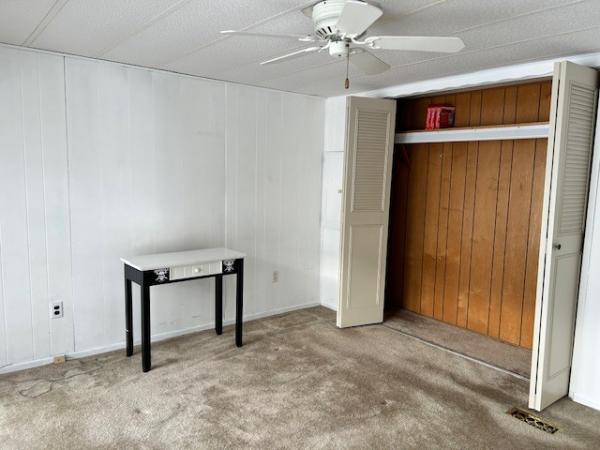 1976 Holly Park MI0027008203 Mobile Home