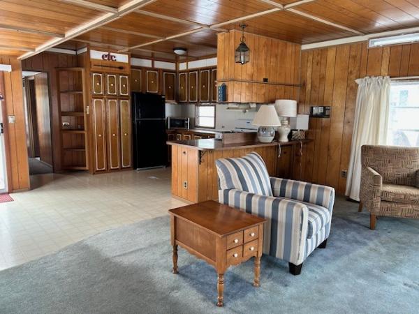 1976 Holly Park MI0027008203 Mobile Home