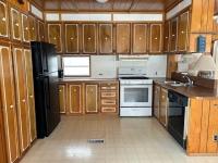 1976 Holly Park MI0027008203 Mobile Home