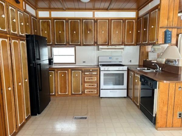 1976 Holly Park MI0027008203 Mobile Home