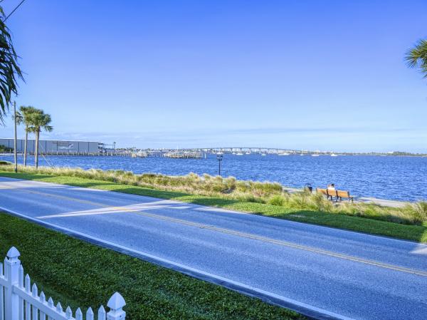 Photo 1 of 2 of home located at 9 NE Nautical Dr Jensen Beach, FL 34957