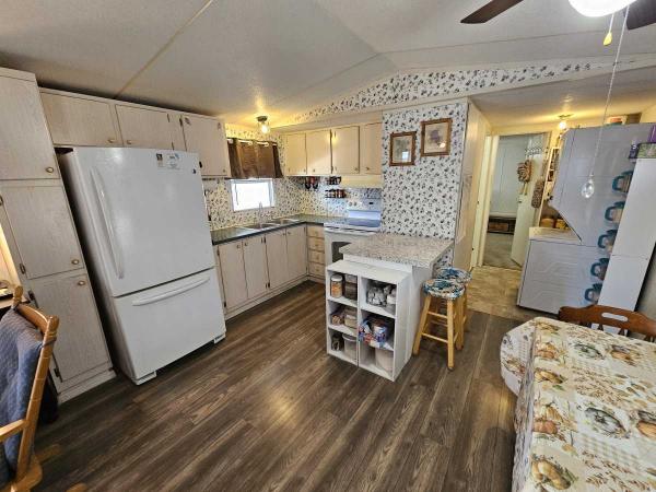 1999 Oakwood Manufactured Home