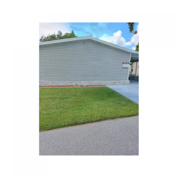 Photo 1 of 2 of home located at 395 Lake Erie Lane Mulberry, FL 33860