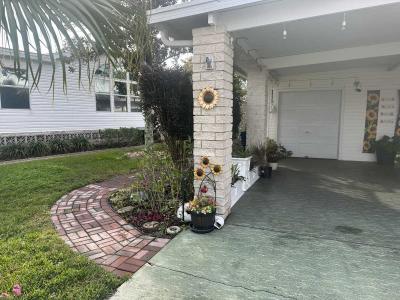 Photo 3 of 30 of home located at 1635 Deverly Dr Lot #808 Lakeland, FL 33801