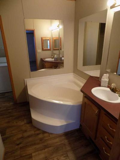 Photo 5 of 31 of home located at 26609 Laramie Flat Rock, MI 48134