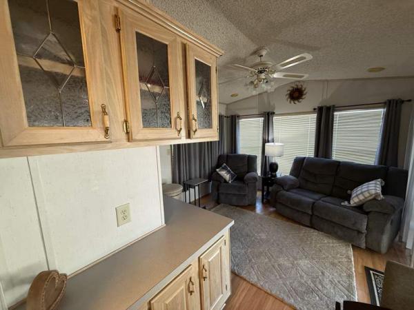 1990 Skyline Manufactured Home