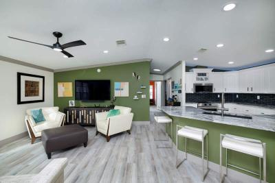 Photo 4 of 101 of home located at 5200 28th Street North, #351 Saint Petersburg, FL 33714