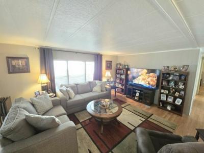 Photo 4 of 15 of home located at 7400 46th Ave. N Lot #517 Saint Petersburg, FL 33709