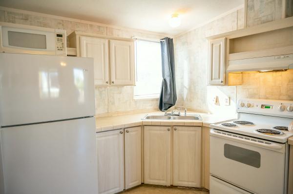 2004 Homes of Merit A1660 Mobile Home