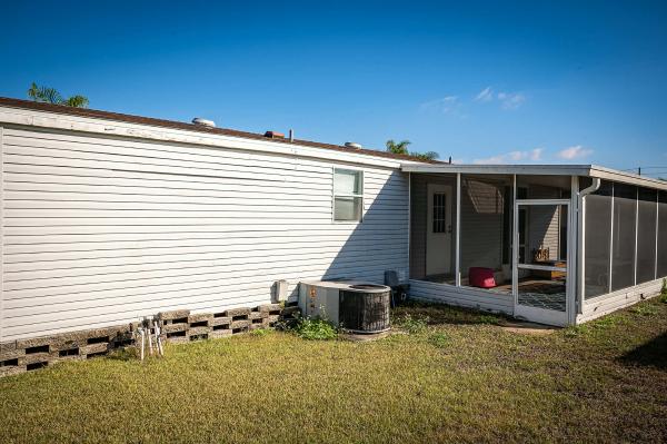 2004 Homes of Merit A1660 Mobile Home