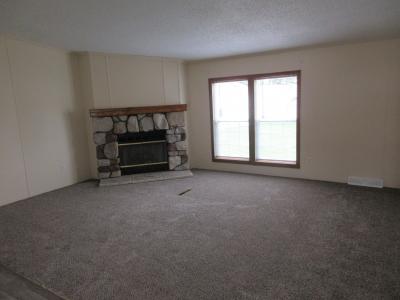 Photo 5 of 20 of home located at 43504 Eureka Dr Clinton Township, MI 48036