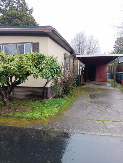 Photo 3 of 5 of home located at 1901 SE Minter Bridge Rd Lot 80 Hillsboro, OR 97123