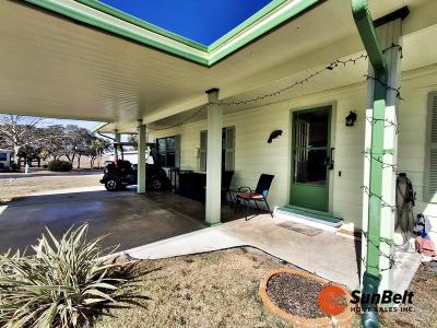 Photo 5 of 71 of home located at 6002 Oakmont Avenue Ocala, FL 34472