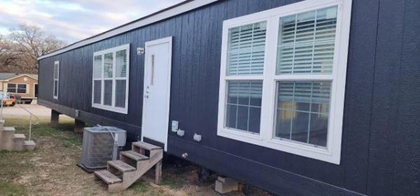 Photo 1 of 2 of home located at Apple Mobile Home Express Inc. 2416 N Highway 175 Seagoville, TX 75159