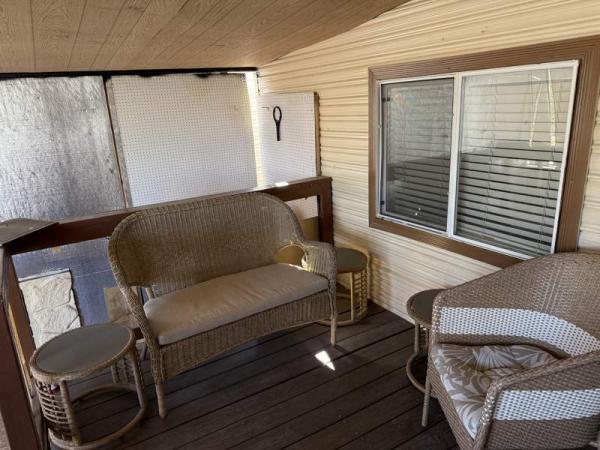 1986 Phoenix Manufactured Home
