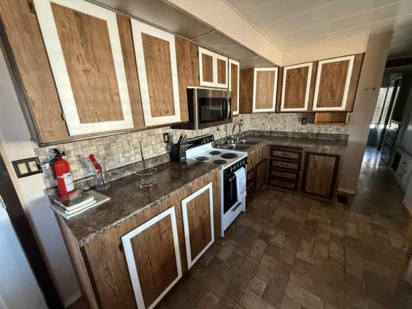 1986 Phoenix Manufactured Home