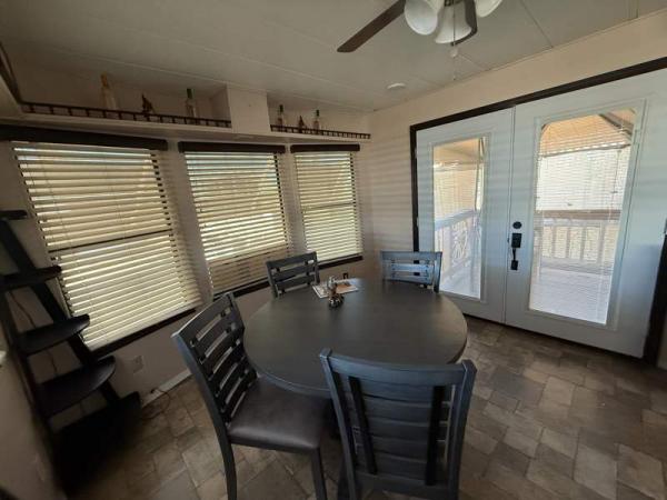 1986 Phoenix Manufactured Home