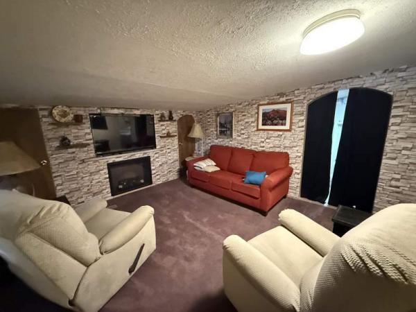 1986 Phoenix Manufactured Home