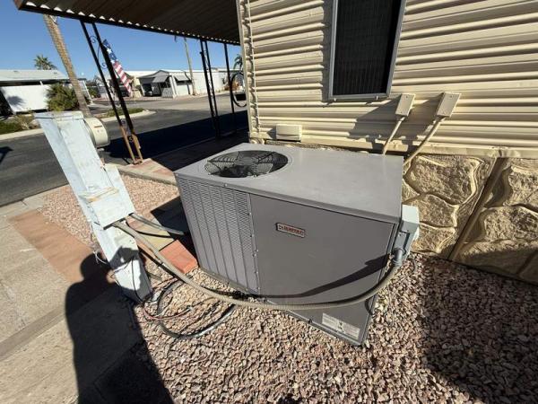 1986 Phoenix Manufactured Home