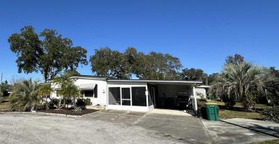 Photo 2 of 23 of home located at 3 Emerald Circle Eustis, FL 32726