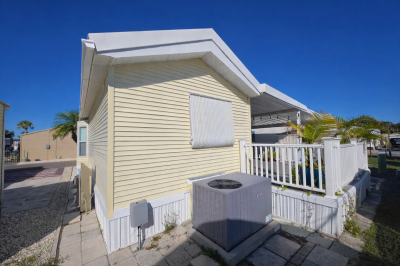 Photo 5 of 25 of home located at 11911 66th St.n Largo, FL 33773