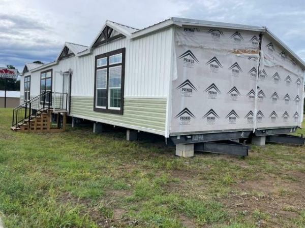 Photo 1 of 2 of home located at Maddox Mobile Homes Llc 109 Pine Ridge Rd. Eastman, GA 31023