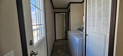 Photo 4 of 8 of home located at 652 Cour Renee Warren, MI 48091