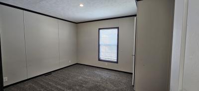 Photo 5 of 8 of home located at 652 Cour Renee Warren, MI 48091