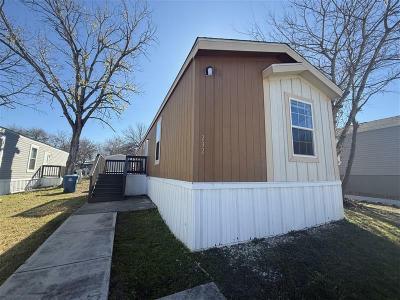 Mobile Home at 9605 W Us Highway 90 Lot #232 San Antonio, TX 78245