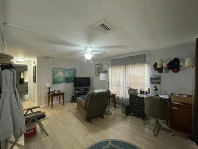 Photo 4 of 20 of home located at 13048 Lemon Avenue Grand Island, FL 32735