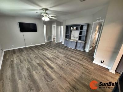 Photo 4 of 27 of home located at 7430 Harbor View Drive Leesburg, FL 34788