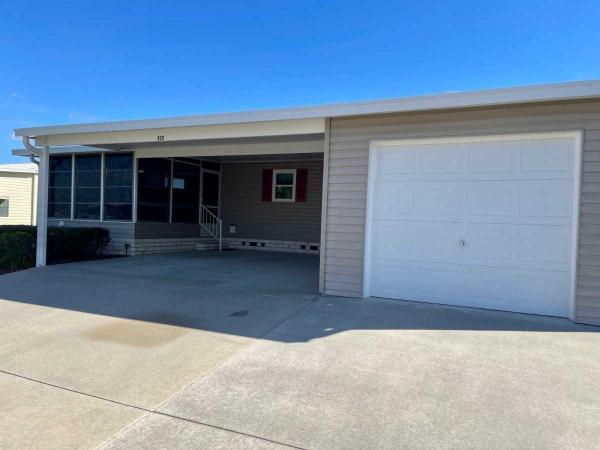 Photo 1 of 2 of home located at 829 E Norman St Lady Lake, FL 32159