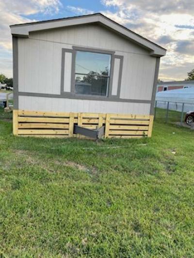 Photo 4 of 22 of home located at 7842 Honey Locust Ln Pearland, TX 77584