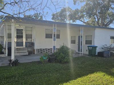 Photo 4 of 37 of home located at 9925 Ulmerton Rd., #512 Largo, FL 33771