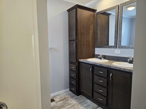 2020 Champion RA2460204 Mobile Home