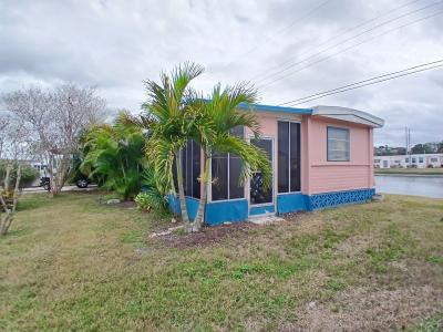 Photo 3 of 17 of home located at 916 52nd Avenue Lane W Bradenton, FL 34207