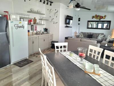 Photo 4 of 20 of home located at 5843 Naples Dr Zephyrhills, FL 33540