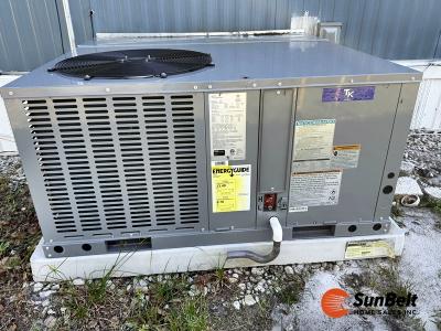 Photo 4 of 17 of home located at 13 Rose Drive Mount Dora, FL 32757