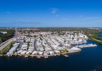 Photo 4 of 50 of home located at 9195 47th Ave N Saint Petersburg, FL 33708