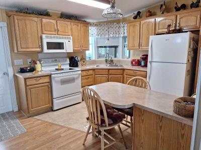 Photo 2 of 10 of home located at 225 Springtime Dr. Sebring, FL 33870